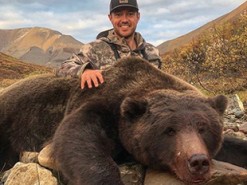Спортсмен похвастался убитым медведем и оказался под угрозой смерти