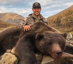 Спортсмен похвастался убитым медведем и оказался под угрозой смерти