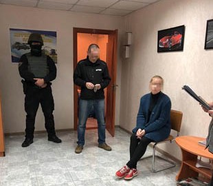 Одесситка была правой рукой мошенника, который обманул граждан на 4 млн гривен