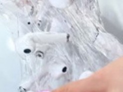 Блогер "убила" десяток AirPods ради яркого видео