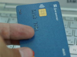 Клієнтка ПриватБанку втратила 70 тисяч гривень через шахраїв