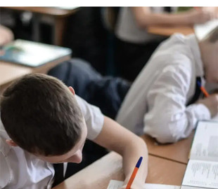 «Пакунок школяра»: жінка втратила 20 тисяч гривень через шахраїв