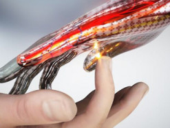 Ученые разработали искусственную кожу, способную чувствовать боль