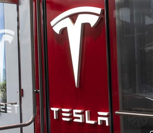 Tesla пытается оспорить нарушение трудового законодательства США