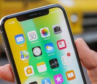 Дисплеи в стиле iPhone X с вырезом у верхнего края делают смартфоны дороже