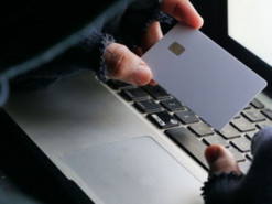 "Послуга безпечної доставки": в Україні затримали чоловіка, який ошукував людей в інтернеті