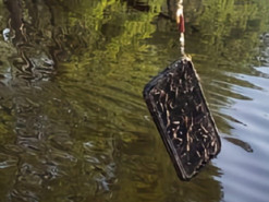 Американец ловил рыбу, а поймал iPhone. Владельца нашли по фотографии под чехлом