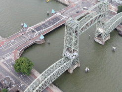 Нидерланды демонтируют исторический мост для прохода яхты Джеффа Безоса