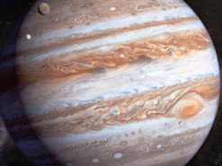 Ученые из NASA показали, как выглядят полярные сияния на Юпитере