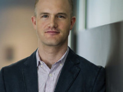 Брайан Армстронг обвинил Apple в помехах развитию криптовалютной индустрии