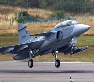 Новий Gripen F здійснив свій перший політ: до чого готують винищувач