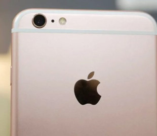 Apple досі розраховується за уповільнення iPhone, але компанія не визнає свою провину