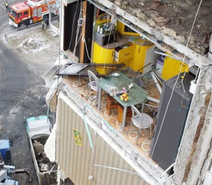 Співзасновник модного дому Valentino засудив злочини РФ: він показав фото зруйнованої в Дніпрі кухні