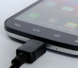 Как правильно заряжать телефон, чтобы не испортить батарею: советы эксперта