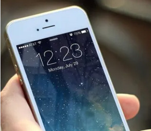 На випадок блекауту: як зарядити iPhone коли немає світла