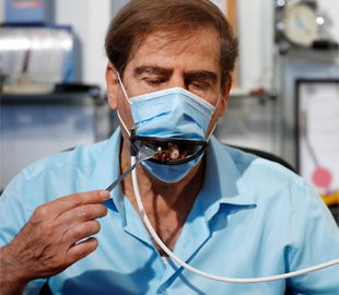 Израильские изобретатели разработали маску с дистанционным управлением