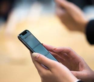 Деньги из воздуха: как мобильщики поднялись на "новом календаре"