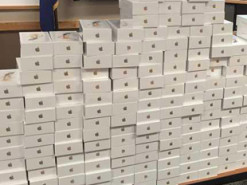 У мережі магазинів з продажу техніки Apple проводять обшуки у справі про несплату податків