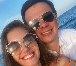 Жена Дмитрия Комарова поделилась, как праздновала с мужем день рождения онлайн