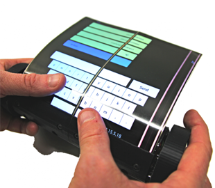 Создан сенсорный планшет, который можно скрутить в свиток