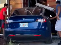 Tesla Model Y попала в очередное ДТП: что на этот раз