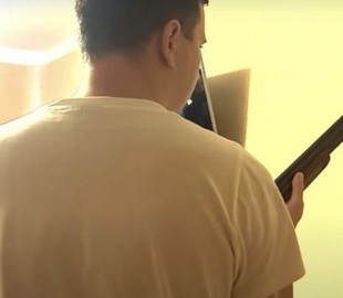 Що не так з відео перестрілки між КДБшниками Білорусі та айтішником Зельцером