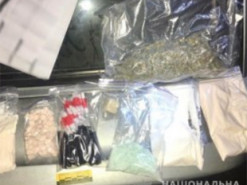 В Харькове накрыли преступников, которые сбывали наркотики через интернет
