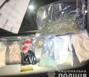 В Харькове накрыли преступников, которые сбывали наркотики через интернет