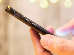 Корисна функція на смартфонах виявилася "шпигунською": вчені розповіли, що робити