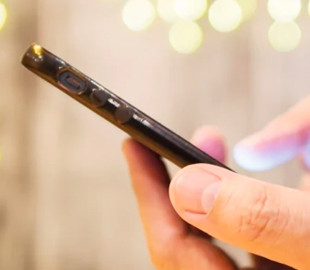 Корисна функція на смартфонах виявилася "шпигунською": вчені розповіли, що робити