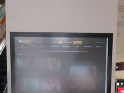 В ТРЦ “Nikolsky” на рекламный экран вывели изображение с порносайта