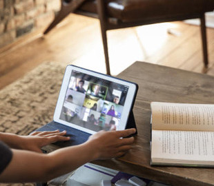 Zoom пользуется привилегиями от Apple