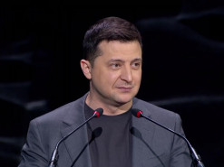 Президент Украины пообещал раздавать пенсионерам бесплатные смартфоны с интернетом