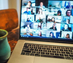 Эксперты смогли определить, что набирает на клавиатуре собеседник в Zoom