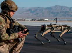 Солдаты поля боя будущего: в США военные провели учения с робопсами