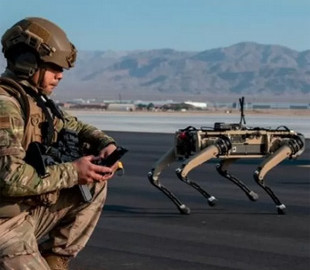 Солдаты поля боя будущего: в США военные провели учения с робопсами