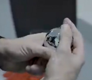 Житель Британии сделал предложение своей любимой с помощью беспилотного робота