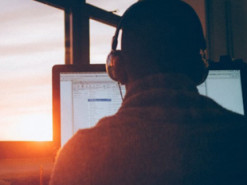 Сотрудники популярной соцсети читали чужую переписку и видели все пароли