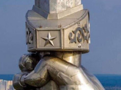 У мережі пропонують продовжити декомунізацію “Батьківщини-матері”