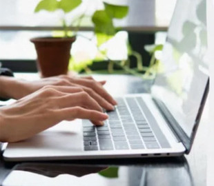 Як зарядити ноутбук від пауербанку за відсутності світла