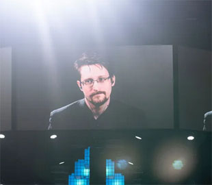 Сноуден: коронавирус выгоден правительствам