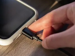 У Києві відвідувач Епіцентру викрав телефон працівника гіпермаркету, який той поставив на зарядку - що вирішив суд