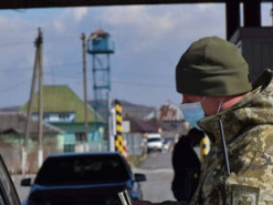 На кордоні з Угорщиною один із пунктів пропуску призупинив роботу