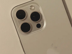 Маленький отвір біля камери iPhone: навіщо він потрібен