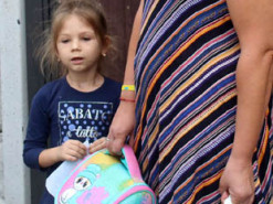 Шестирічна дівчинка із Запоріжжя віддала свої гроші на придбання реанімобіля для військових