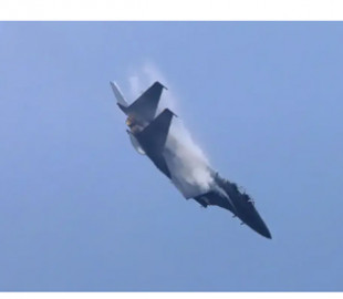 Найдорожчий контент у світі: зіткнення літаків у Кореї сталося через фотосесію в кабіні винищувача