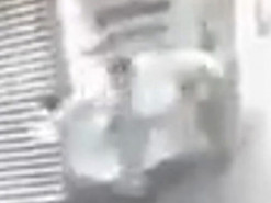 В Колумбии на охранника напало нечто невидимое