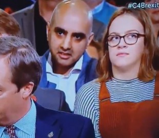 Недовольное лицо студентки "взорвало" интернет