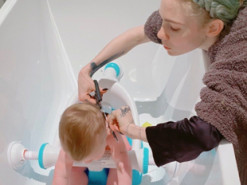 Возлюбленная Илона Маска, певица Grimes, сделала сыну стрижку «викинга»