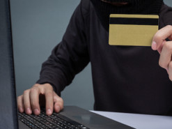 Інтернет-аферисти ошукали чотирьох українців на 127 тисяч гривень